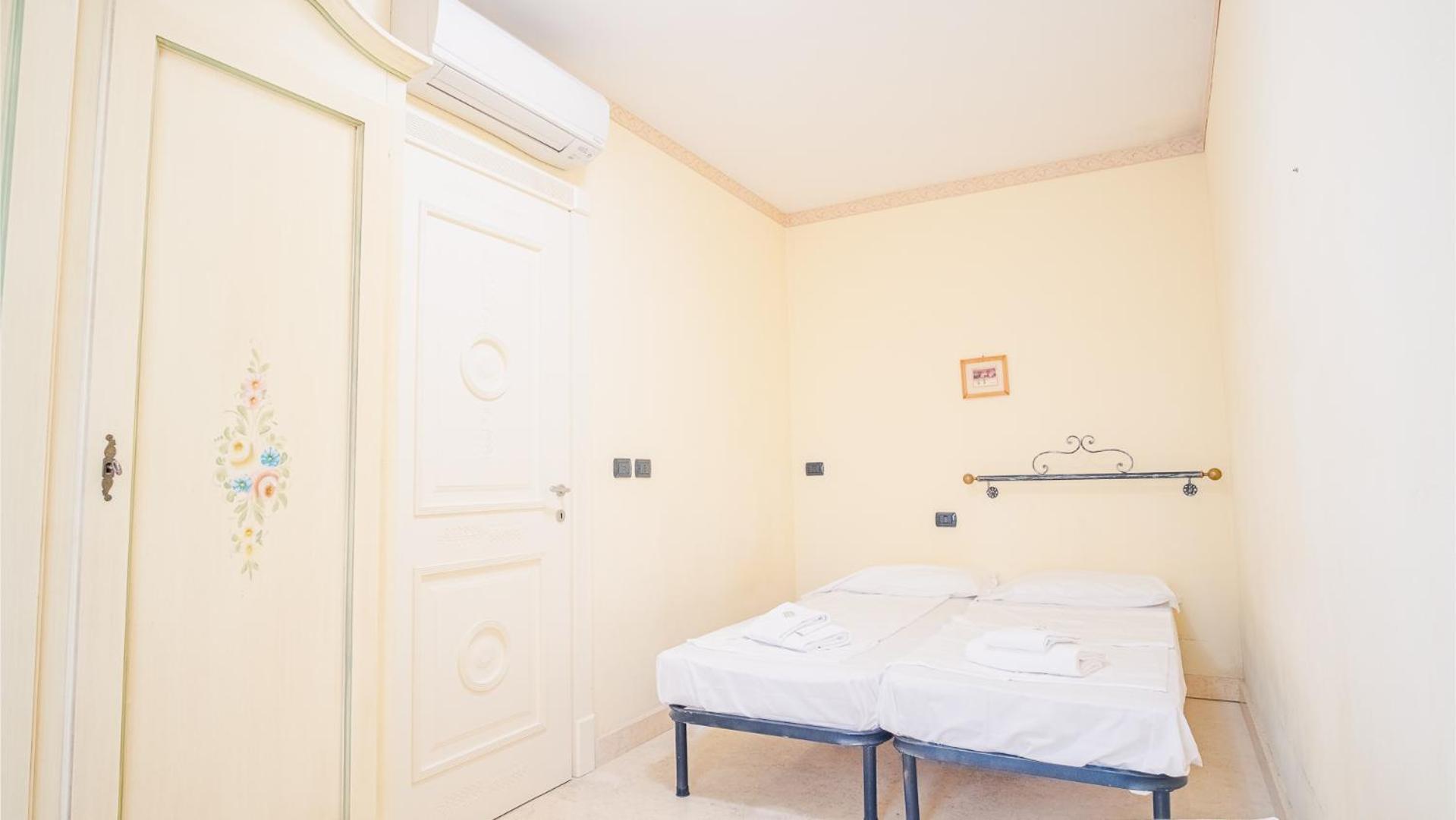 Relais Du Lac Village - Italian Homing Desenzano del Garda Room photo